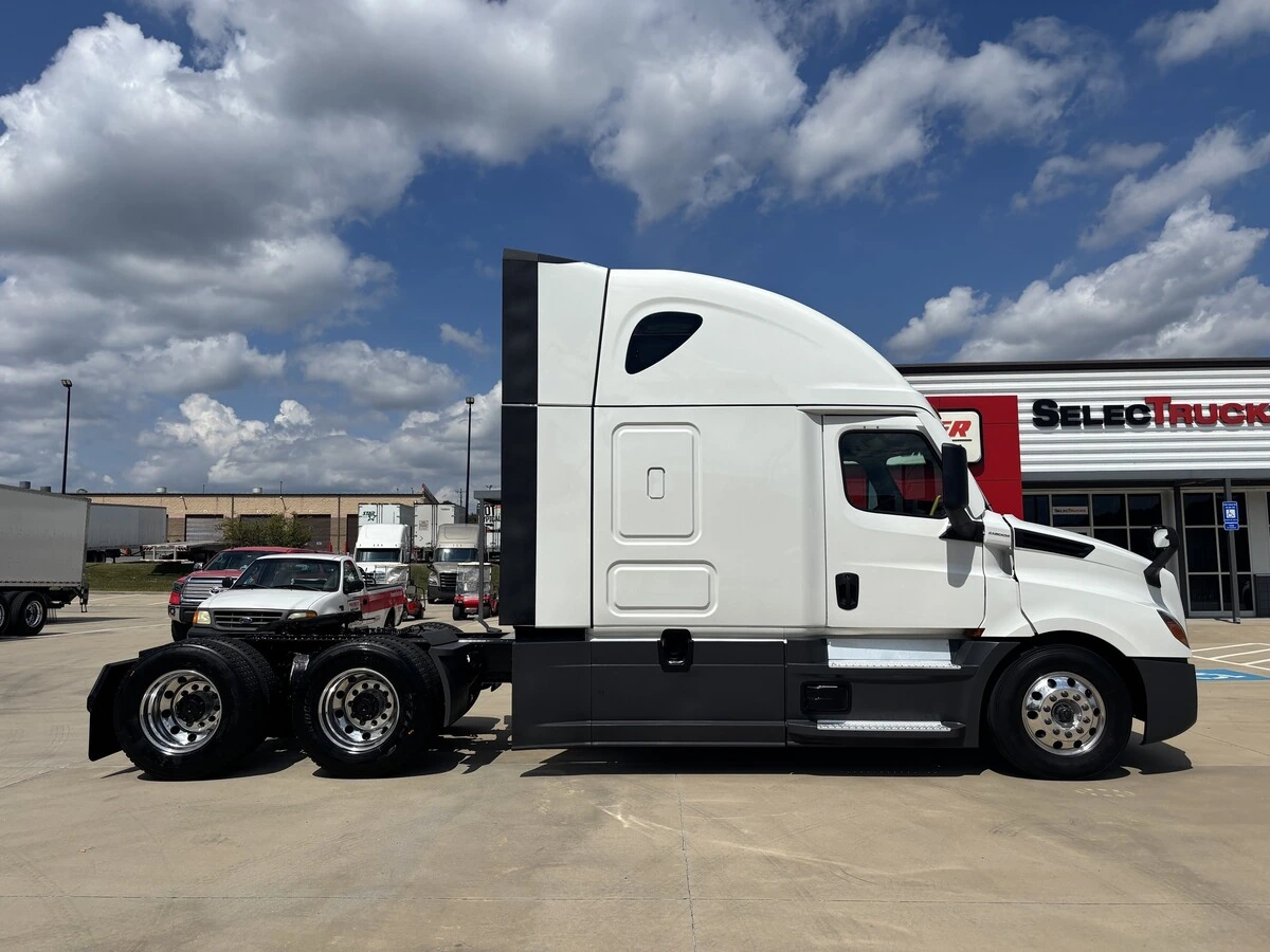 2025 Freightliner Cascadia — photo 5