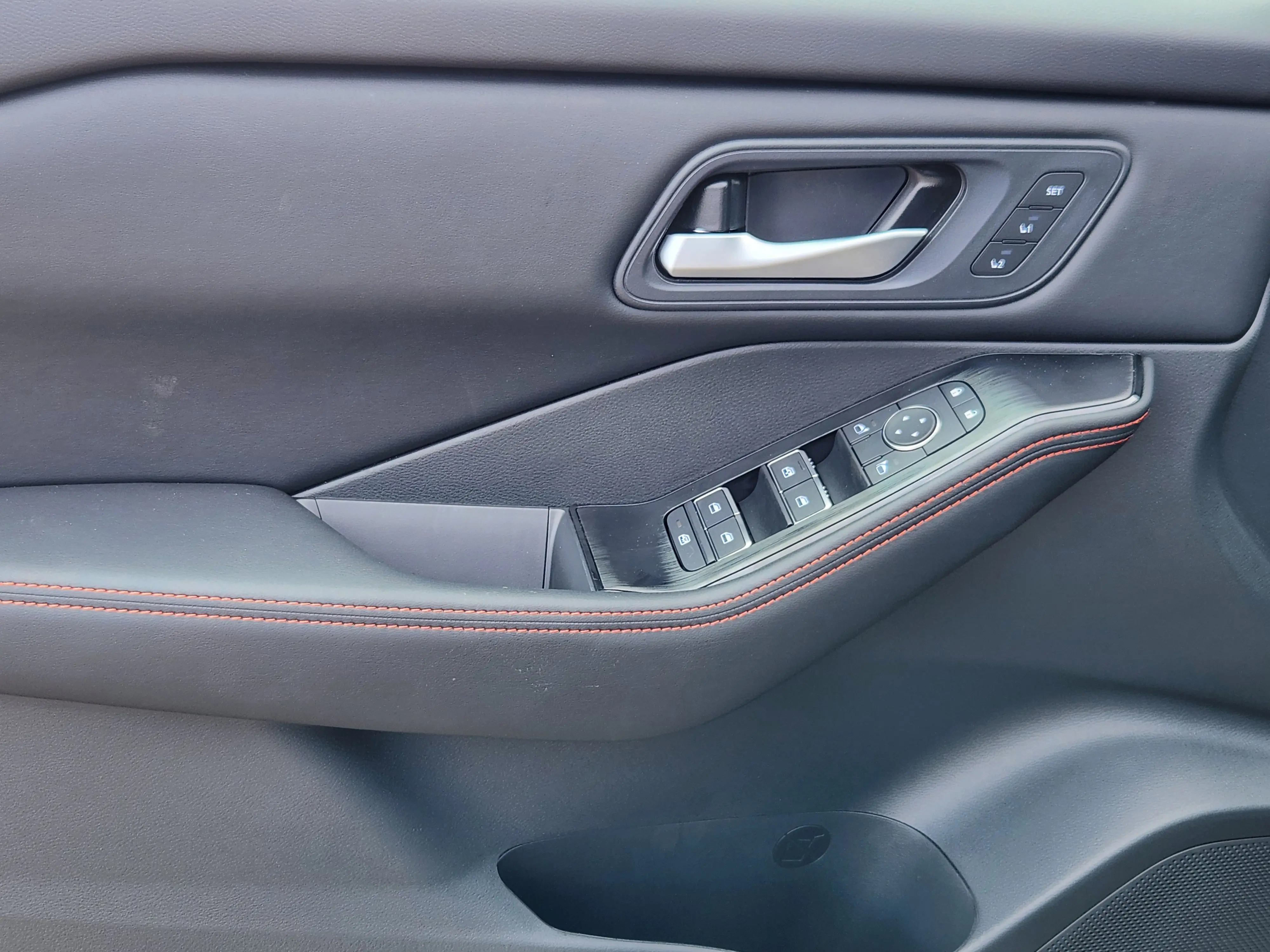 2026 Nissan Rogue SV photo 4