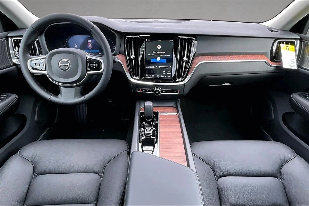 2026 Volvo - image 5