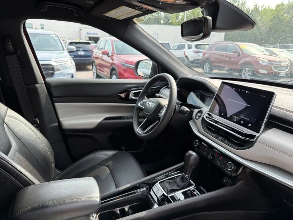 2025 Jeep Compass Limited - Photo 12