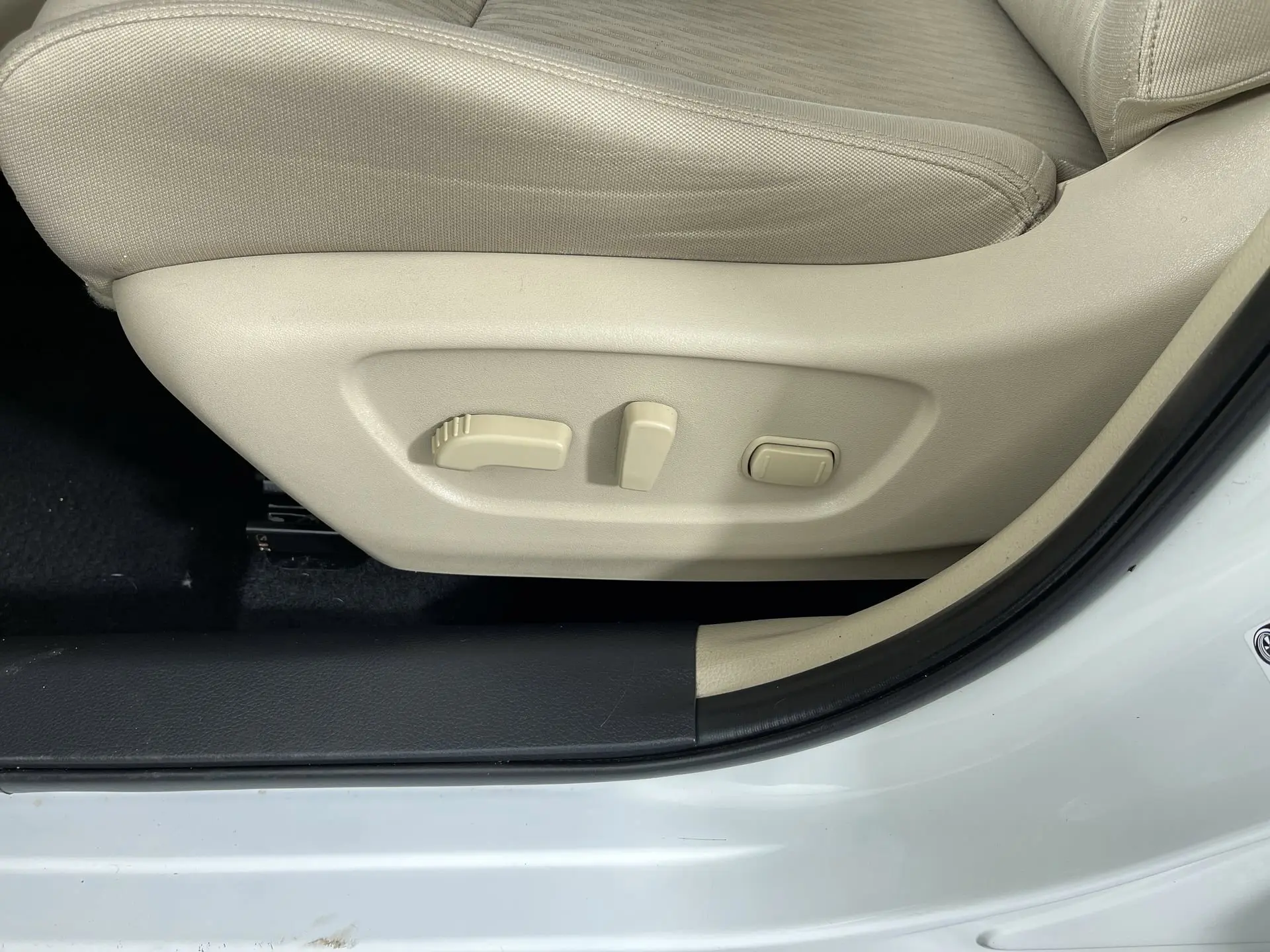 2018 Nissan Rogue SV photo 11