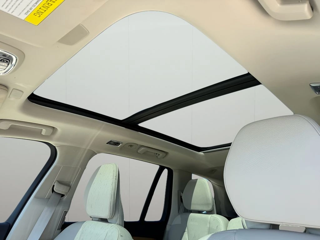 2022 Volvo - image 14