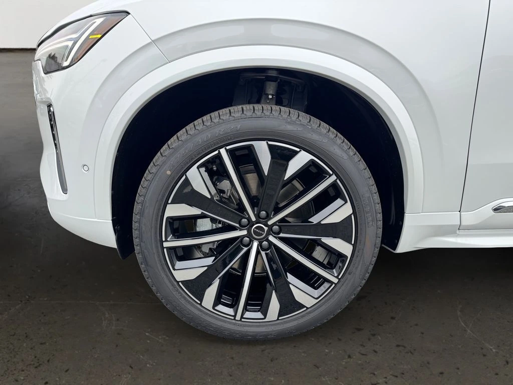 2026 Volvo - image 25