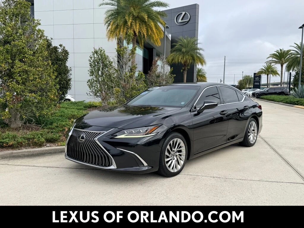 2021 Lexus ES Base's photo