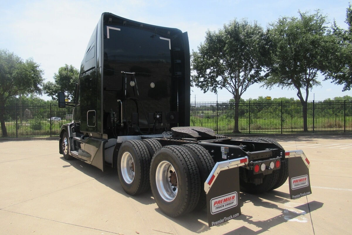 2023 Kenworth T680 — photo 3