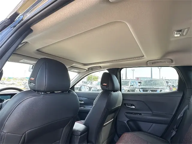 2026 Nissan Kicks SR photo 13