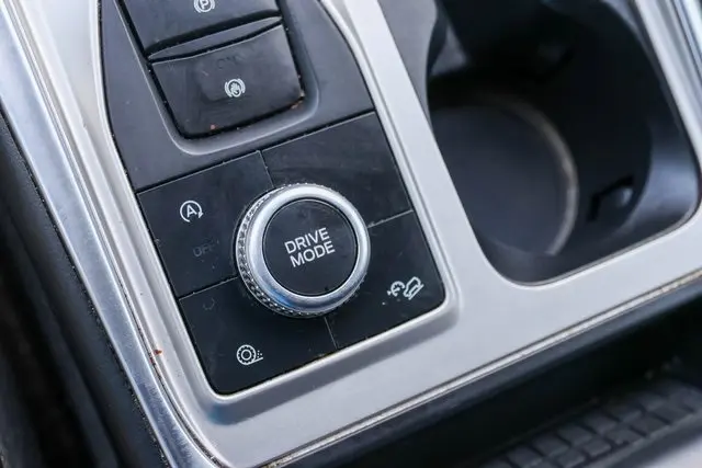 2020 Ford Explorer Limited photo 25
