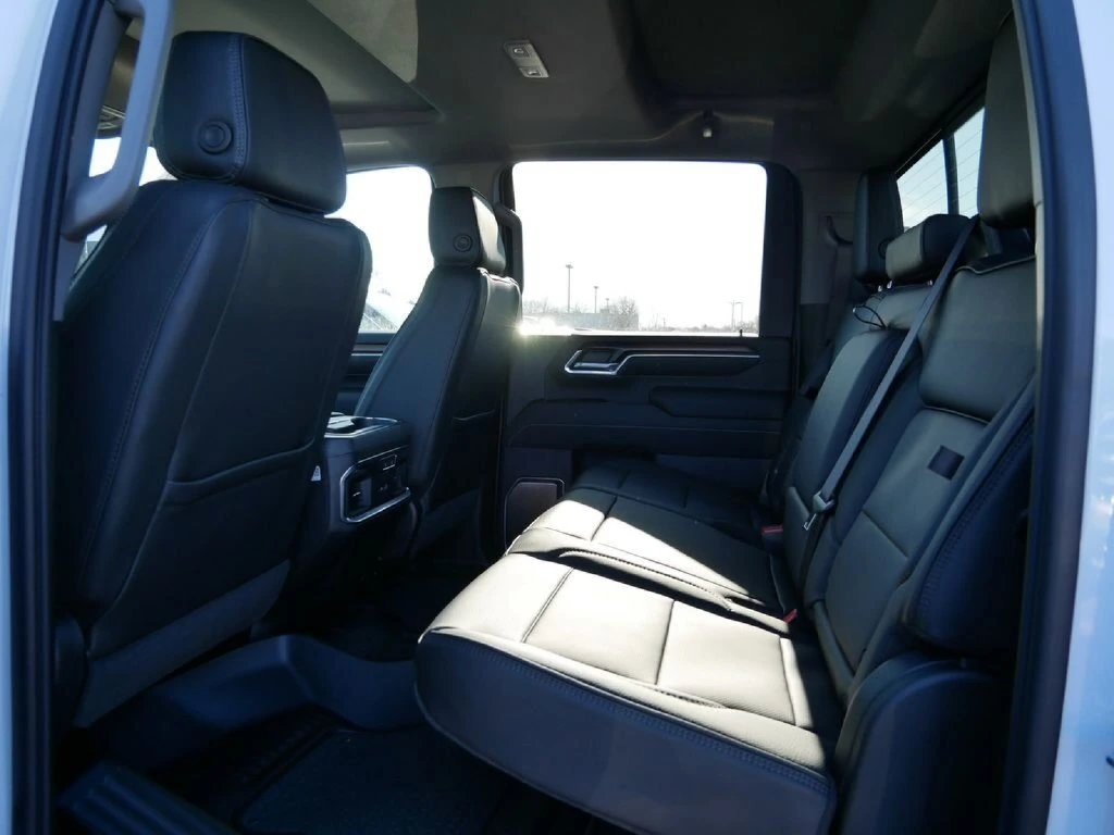 2026 GMC Sierra 3500HD Denali - Photo 9