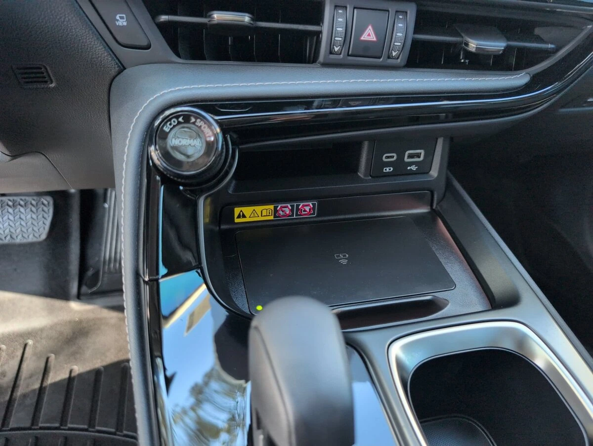 2025 Lexus NX 350 - Photo 14