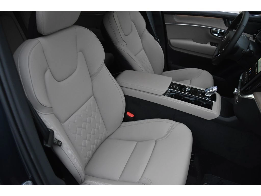 2026 Volvo - image 31