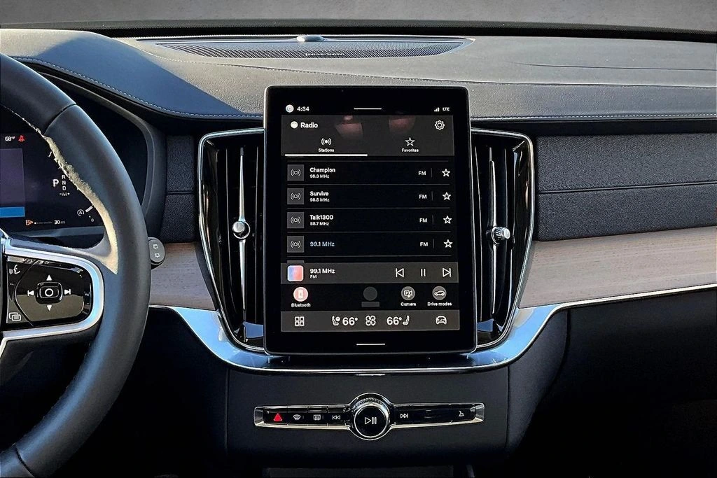 2026 Volvo - image 6