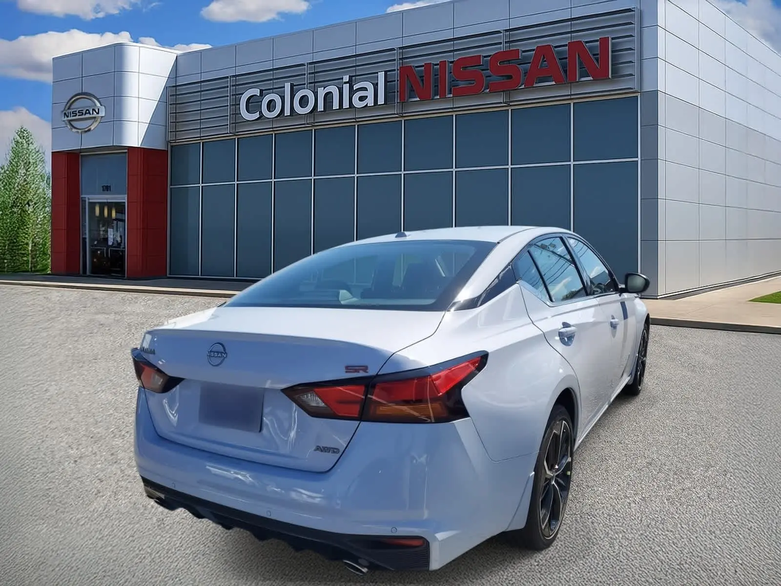 2025 Nissan Altima SR photo 2
