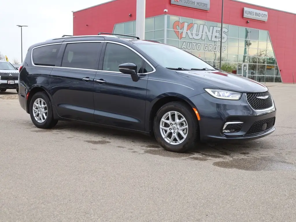 Used 2021 Chrysler Pacifica Touring L with VIN 2C4RC1BG7MR589736 for sale in Madison, WI