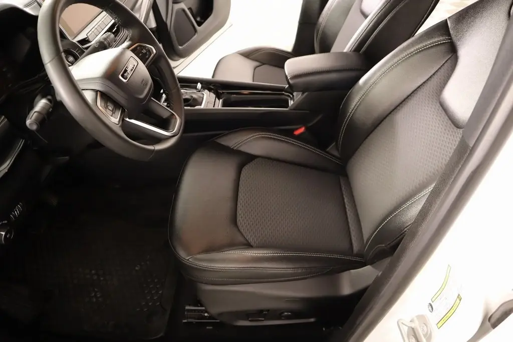 2024 Jeep Compass Latitude photo 9