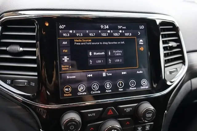 2020 Jeep Grand Cherokee Altitude photo 15