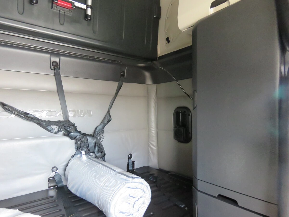 2022 Freightliner Cascadia - image 17