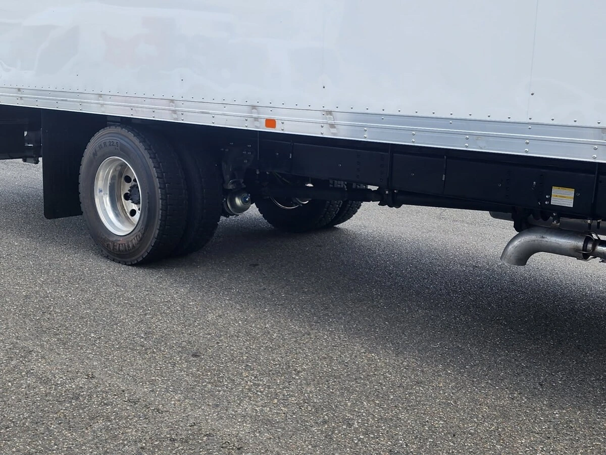 2025 Isuzu FTR — photo 4
