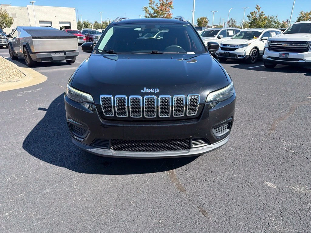Used 2020 Jeep Cherokee Latitude with VIN 1C4PJLCB1LD525673 for sale in Kansas City