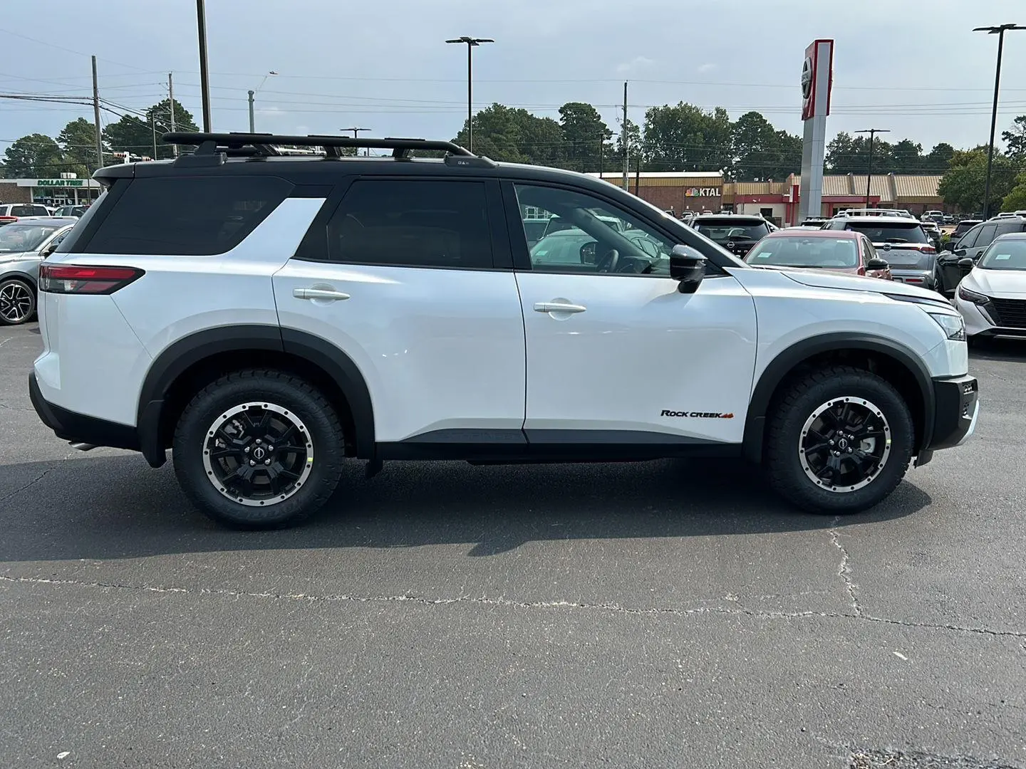 2025 Nissan Pathfinder SV photo 7