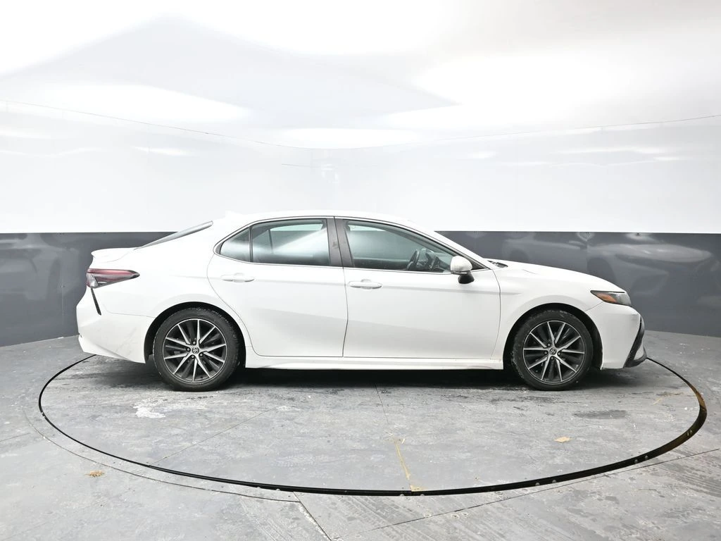 Used 2021 Toyota Camry SE with VIN 4T1T11AK7MU513353 for sale in Elkhorn, WI