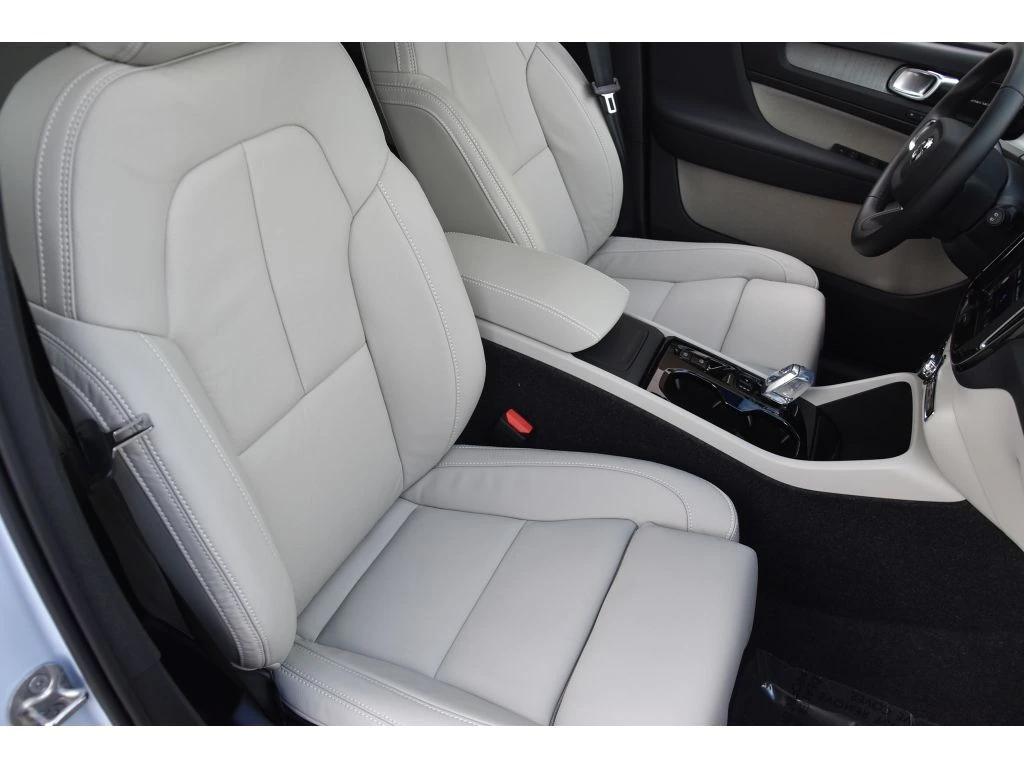 2026 Volvo - image 31