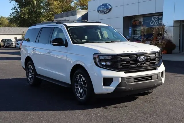 2025 Ford Expedition photo 2
