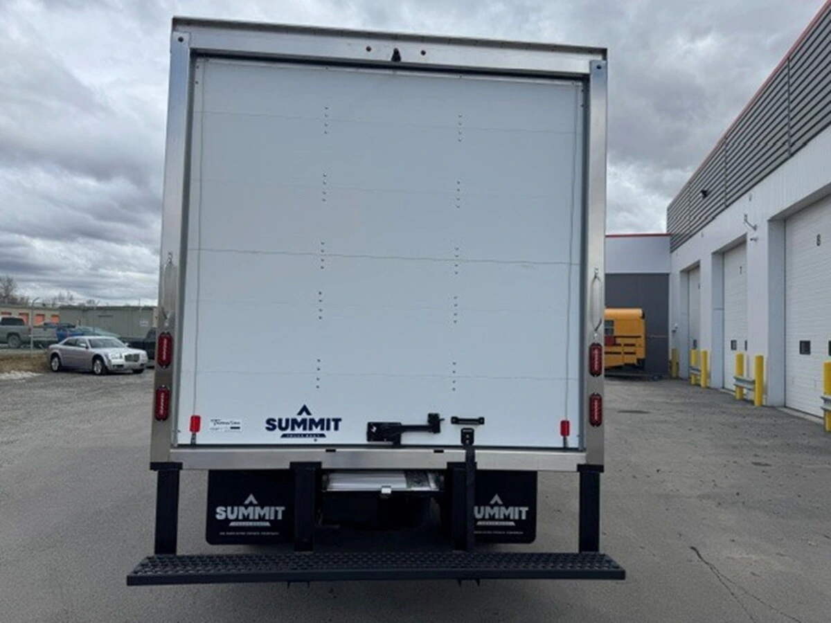 2026 Isuzu NPR — photo 4