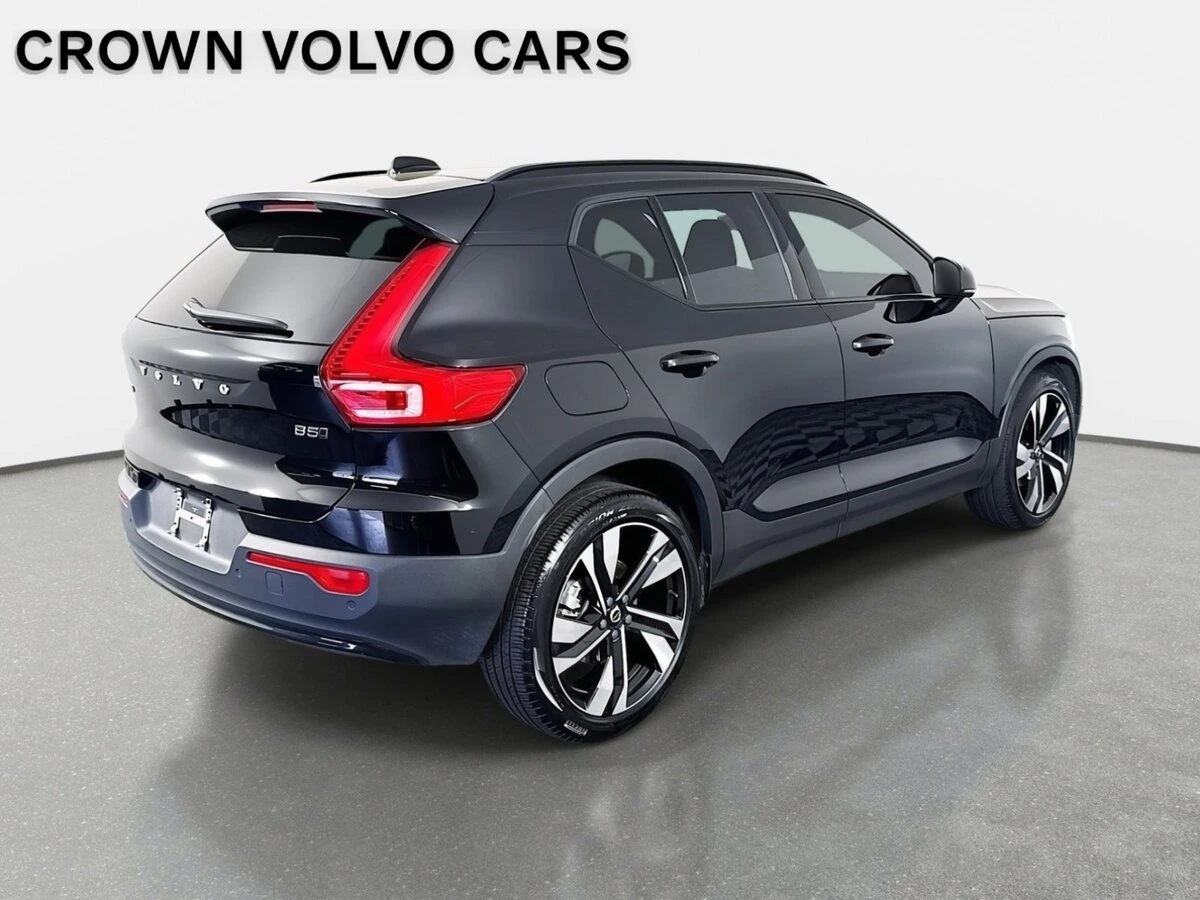 2023 Volvo - image 5