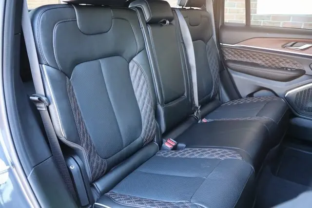 2025 Jeep Grand Cherokee Summit photo 42