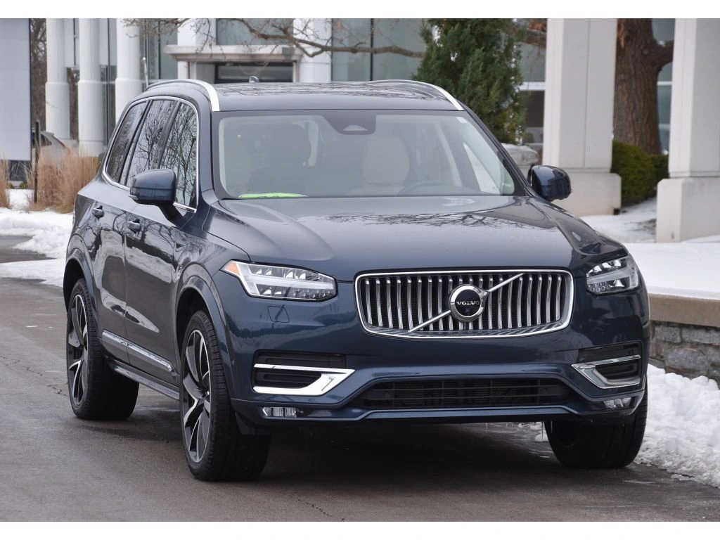 2023 Volvo - image 2