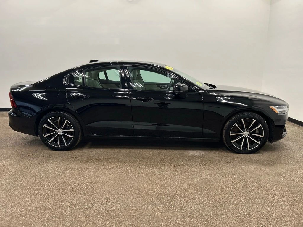 2023 Volvo - image 7