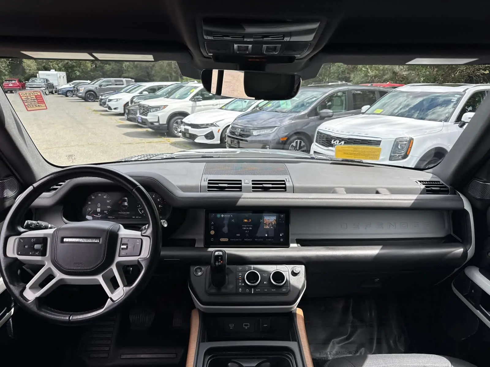 2023 Land Rover Defender X-Dynamic SE photo 32