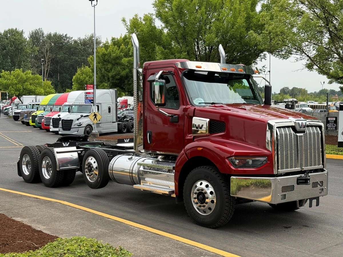 2027 Western Star 49X — photo 3