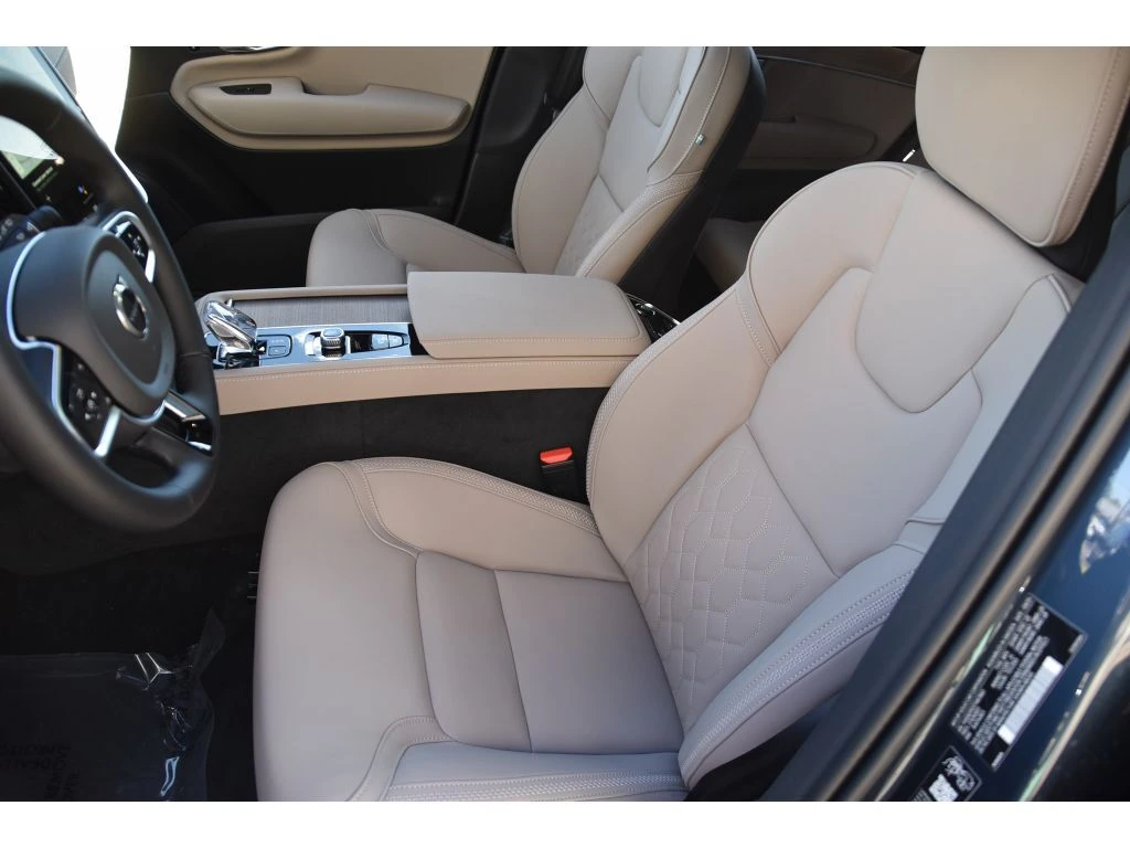 2026 Volvo - image 13