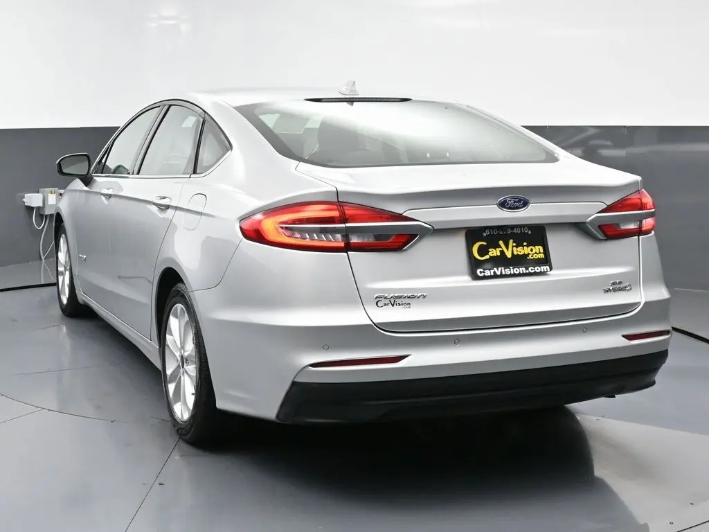 2019 Ford Fusion SE Hybrid photo 3