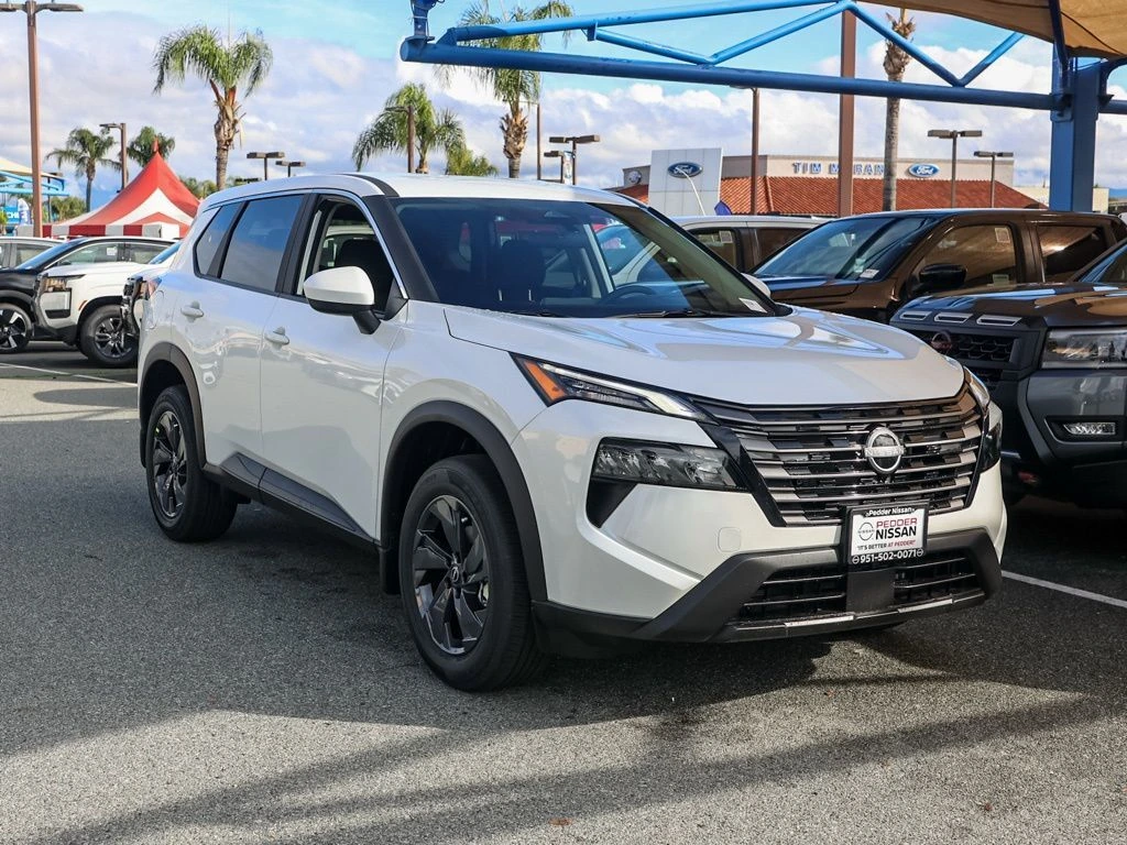 2026 Nissan Rogue SV's photo