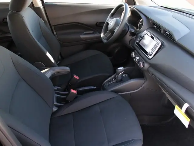 2025 Nissan Kicks Play S photo 28