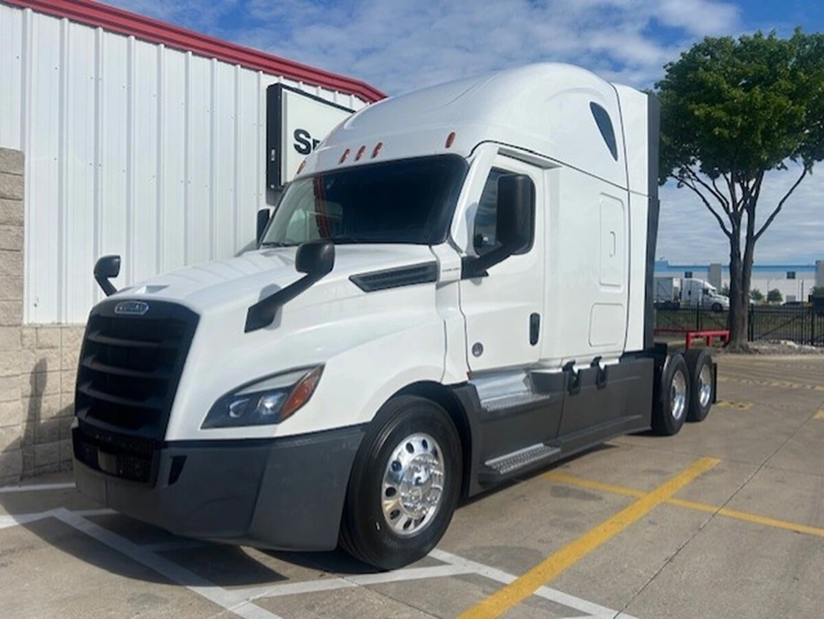 2024 Freightliner Cascadia - image 1