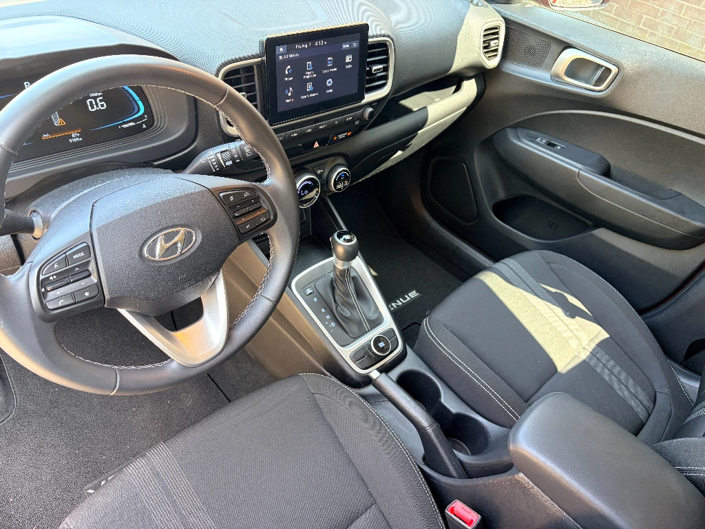 2025 Hyundai Venue SEL - Photo 13