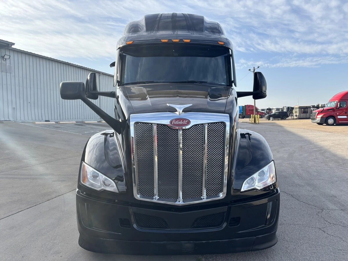 2023 Peterbilt 579 - image 2
