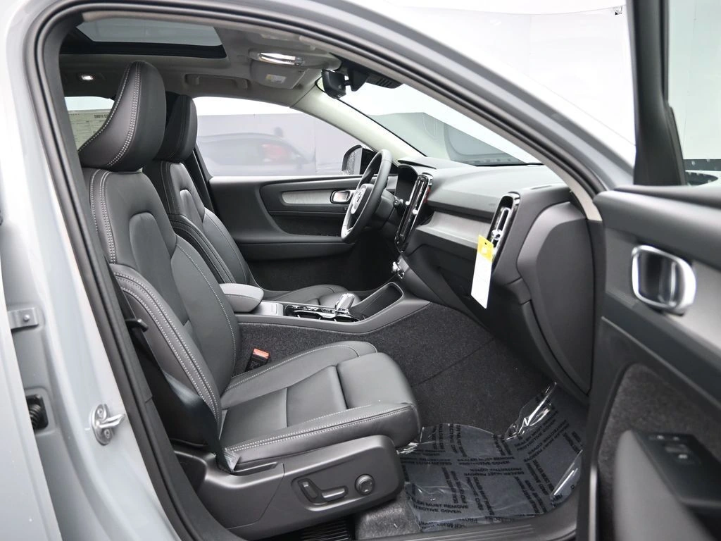 2026 Volvo XC40 Plus - Photo 26
