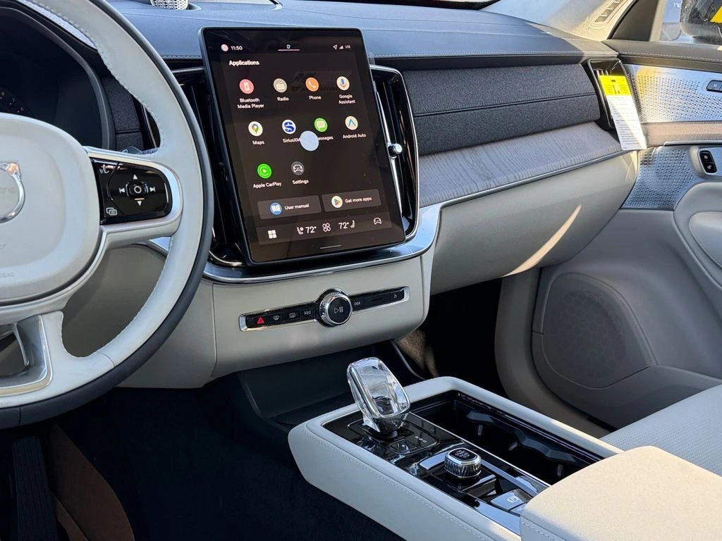 2026 Volvo - image 12