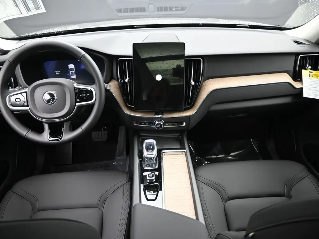 2026 Volvo - image 20
