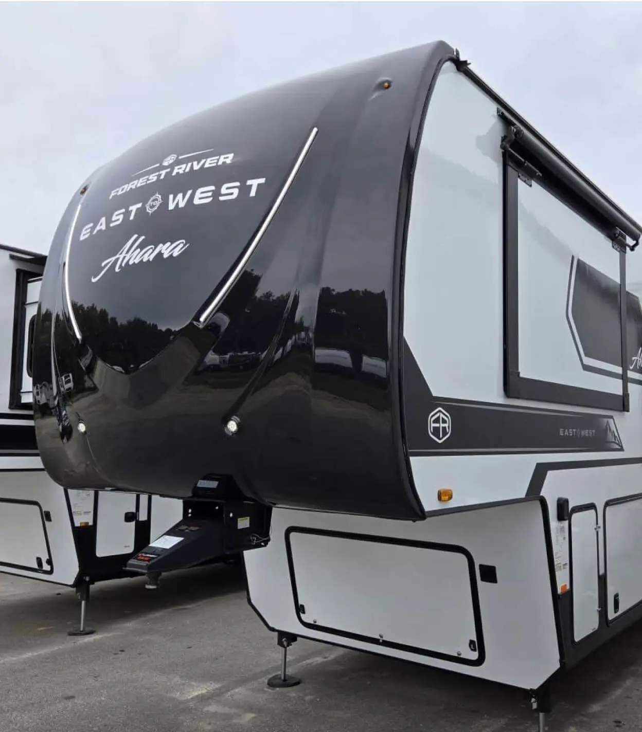 What Is an East to West Ahara Fifth Wheel Camper?