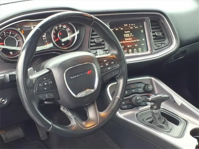 2015 Dodge Challenger SXT photo 10