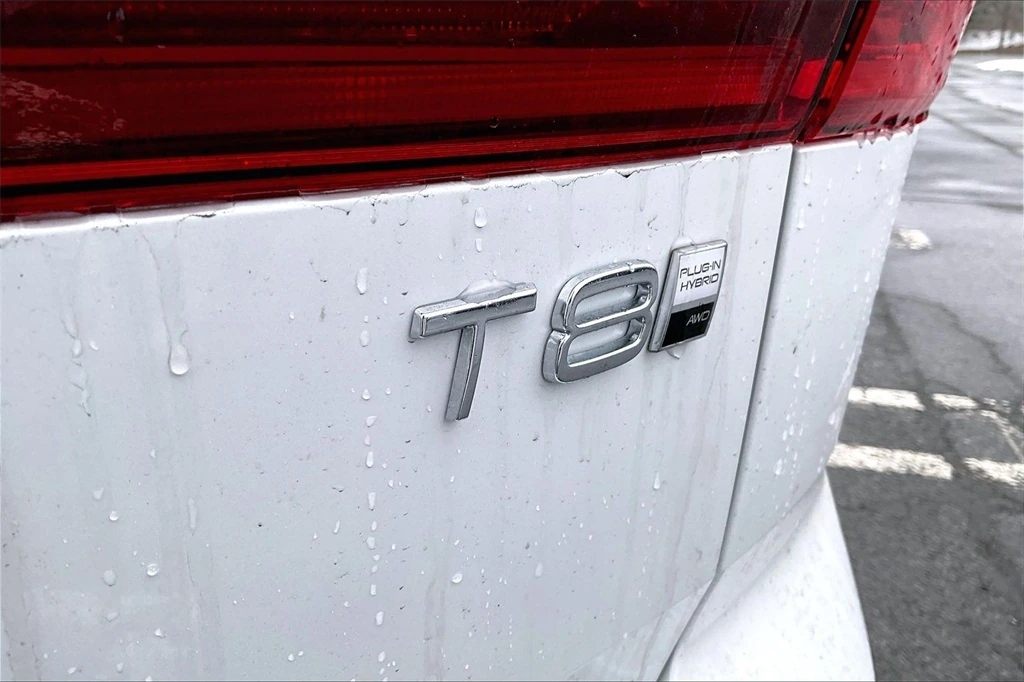 2026 Volvo - image 9
