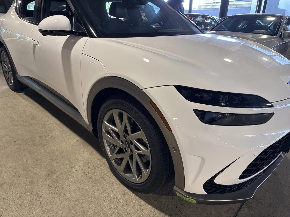 2023 GENESIS GV60 Advanced