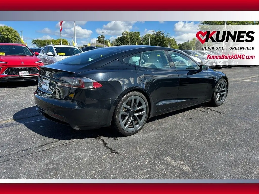 2022 Tesla Model S Plaid photo 10