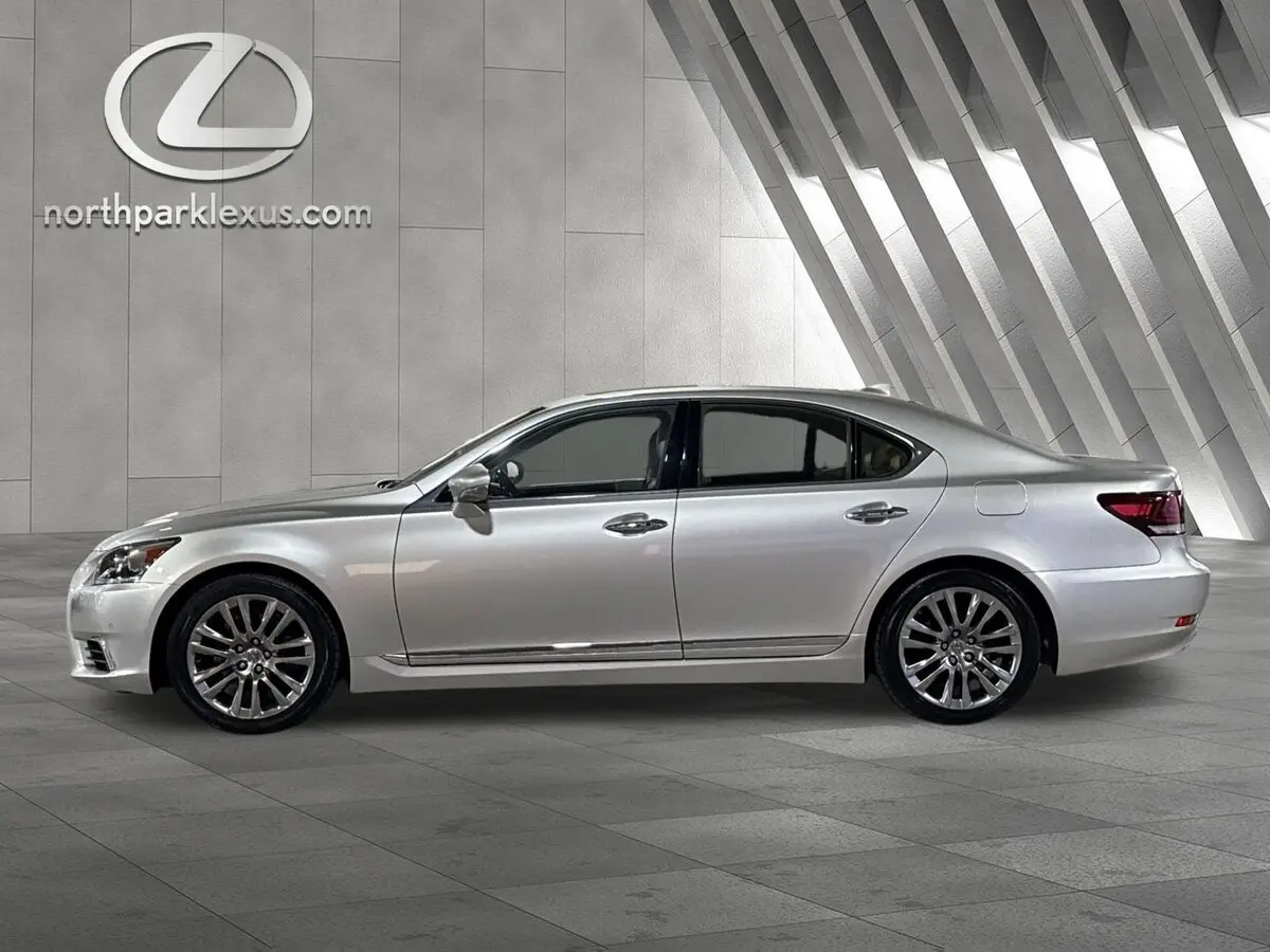 2016 Lexus LS Base's photo