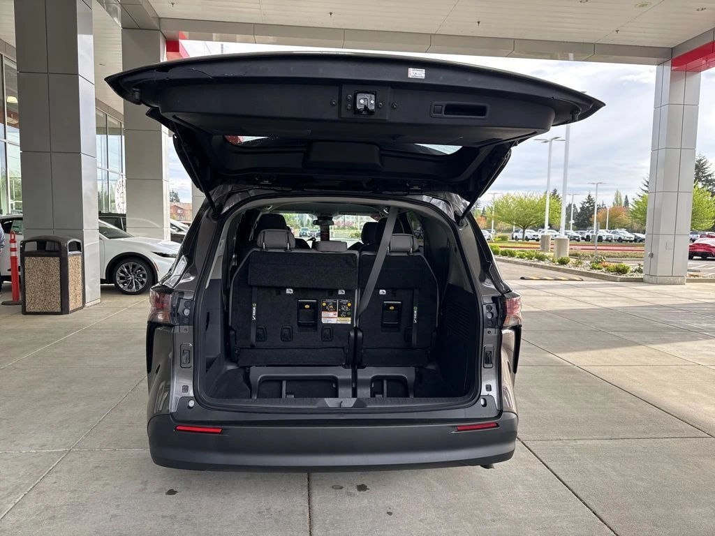 2023 Toyota Sienna LE - Photo 7